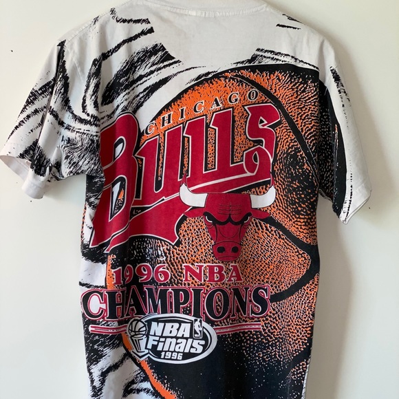 (Sold) Rare! 1996 Chicago Bulls Championship Tee - Picture 2 of 2